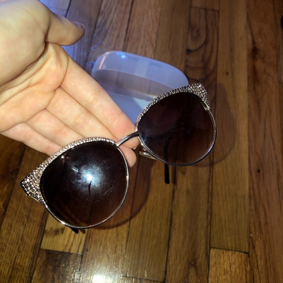 Sunglasses - Picture 4 of 5